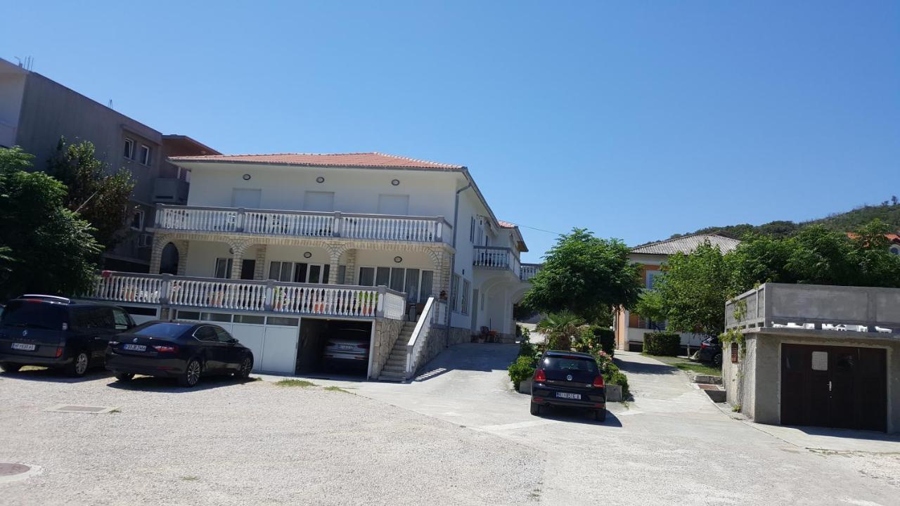 Anka Bunic Acomodação com café da manhã Rab Town Exterior foto