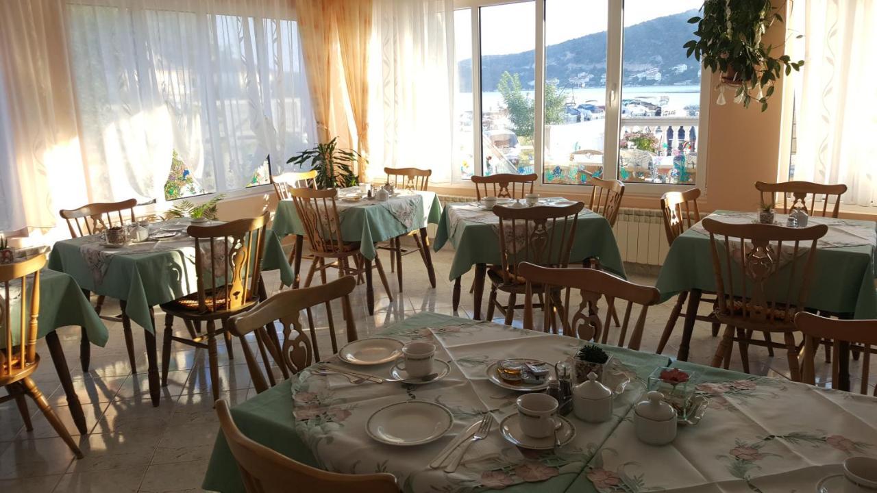 Anka Bunic Acomodação com café da manhã Rab Town Exterior foto